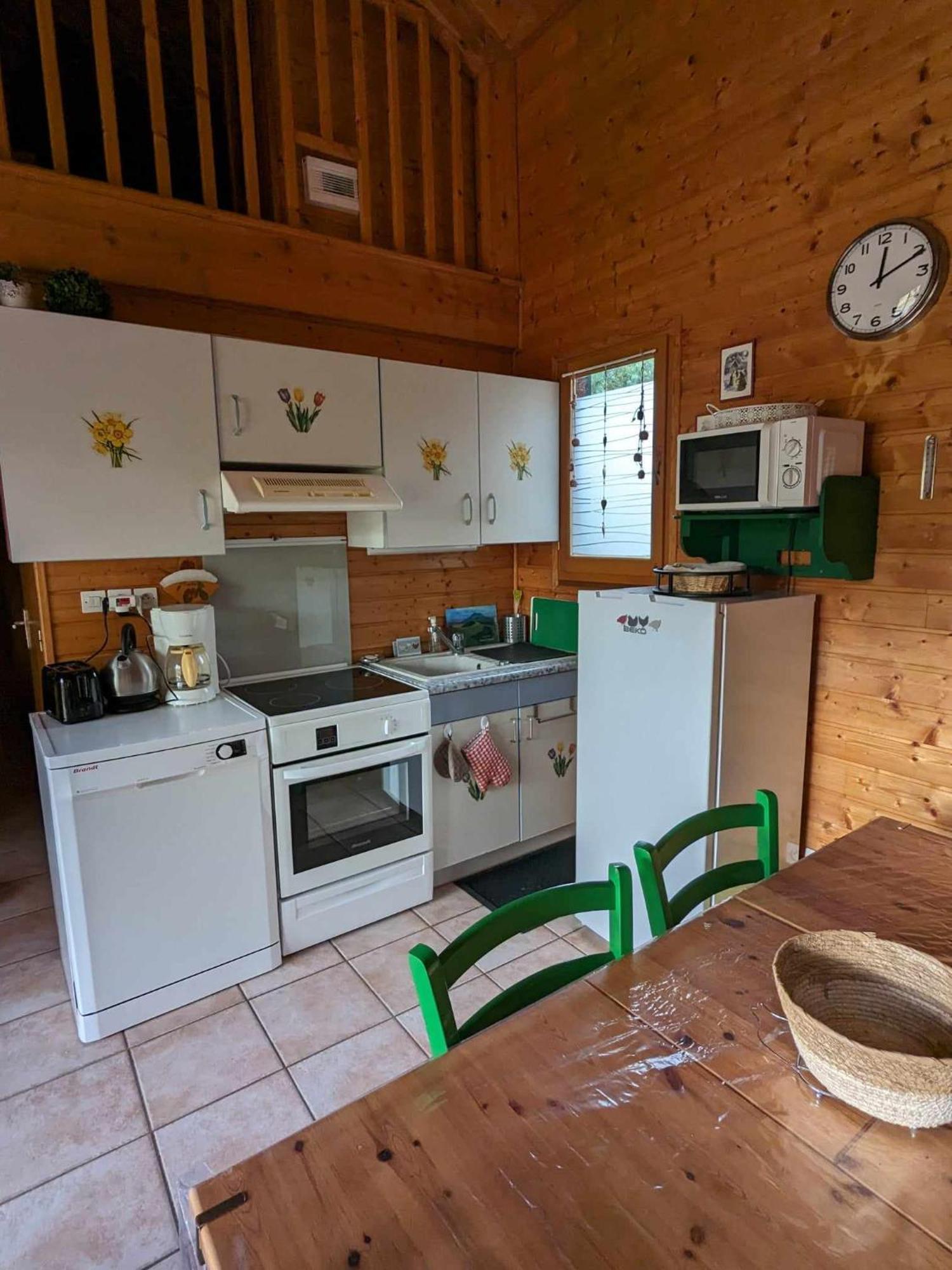 Les Chalets De La Vigne Grande Saint-Floret Kültér fotó